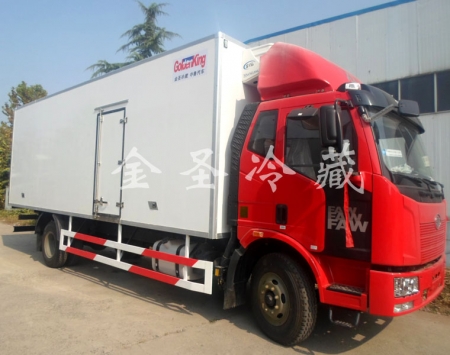 上海解放J6 7.6米冷藏车